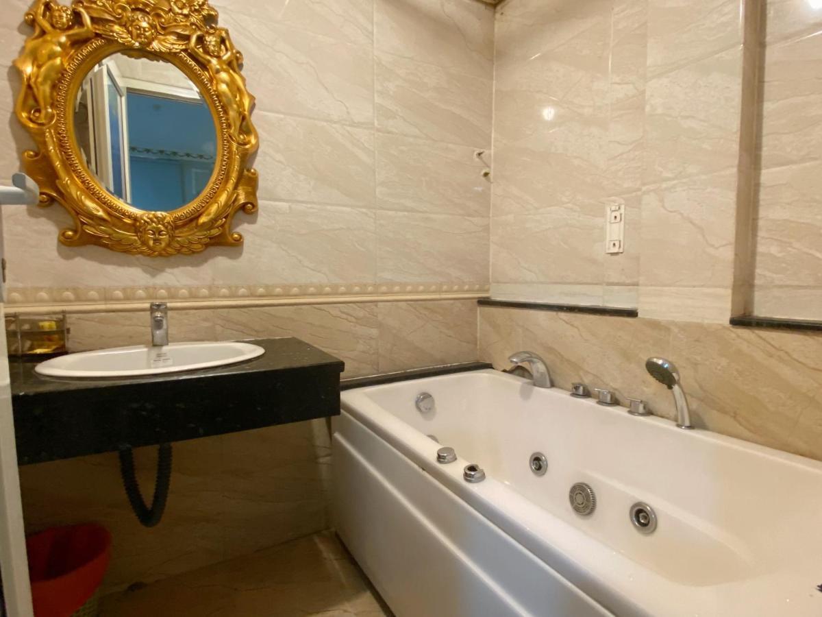 הו צ'י מין סיטי Crowne Bui Vien Hotel מראה חיצוני תמונה